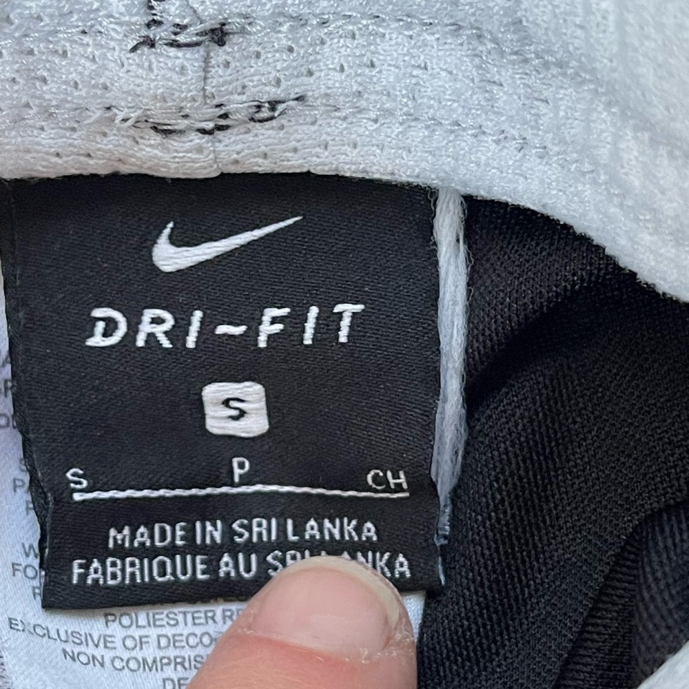 Nike - Picture 4 of 5